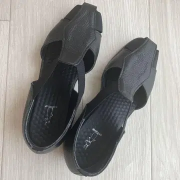 우사기야 가죽 블랙 샌들 웨지솔