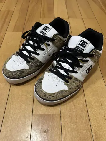 [ 상태 좋음 ] DC SHOES 디시 슈즈 스니커즈 / 화이트
