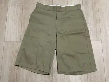 Dickies 카키 숏팬츠 36인치