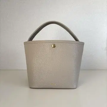 chiiiibag Shrink Leather 바스켓 샌드