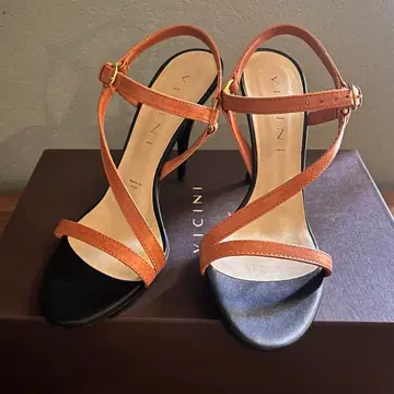 새상품 VICINI 샌들 35 하프