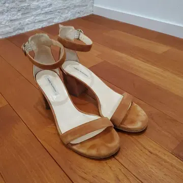 파비올루스콘이 샌들
