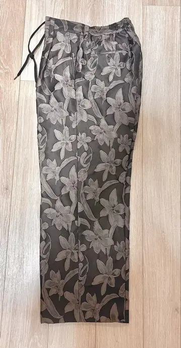 MAISON SPECIAL 3D 플라워 자카드 1턱 와이드 팬츠