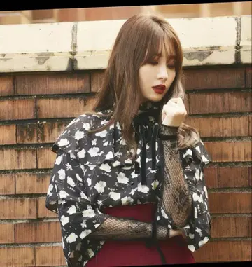 Her lip to 블라우스 꽃무늬 레이스