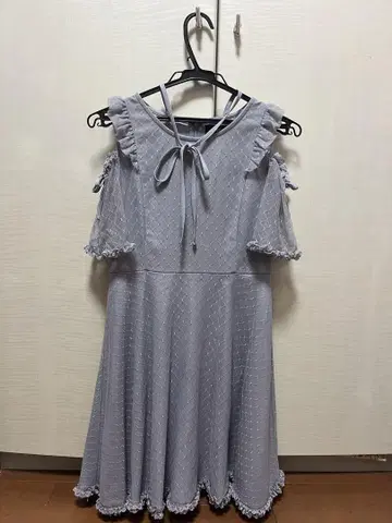ROJITA 오프숄더 프릴 A 라인 원피스 라이트 그레이