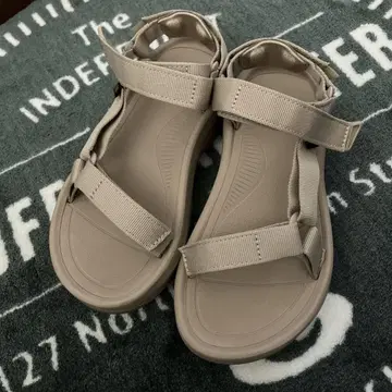 Teva 허리케인 앰프 밑창 샌들 24cm 베이지