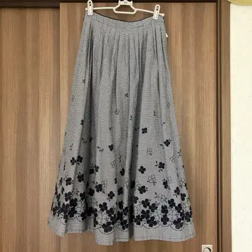 로이스크레용 꽃무늬 자수 체크 롱 스커트