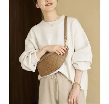 베이지 퀼팅 바디백 오우렌티 AULENTTI