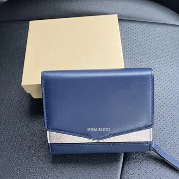 NINA RICCI 네이비 접이식 지갑