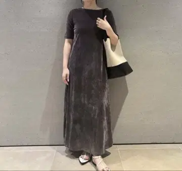 Mila Owen 미라 오웬 백 오픈 내로우 플레어 벨로아 원피스
