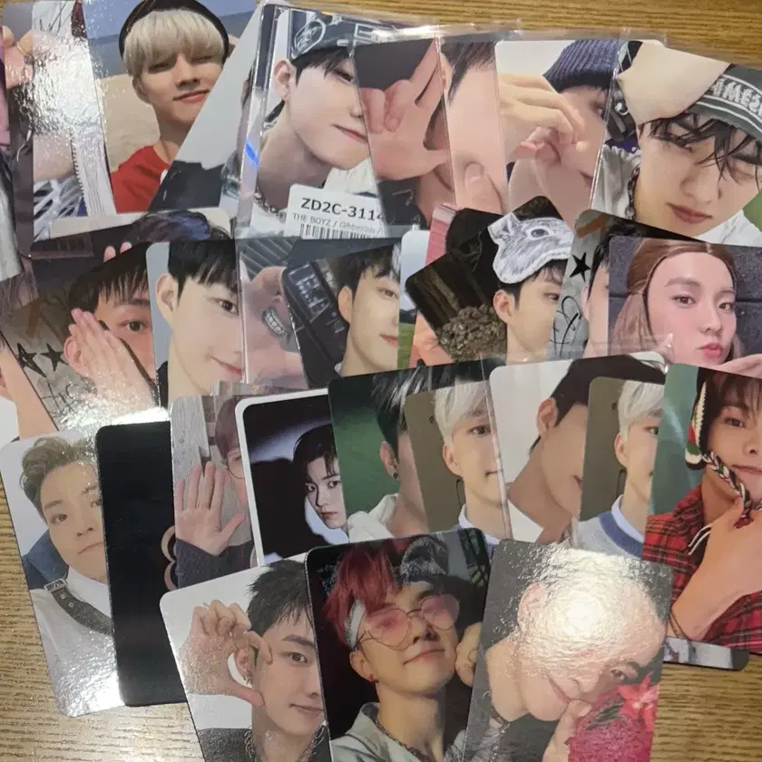 THEBOYZ キュー Q まとめ売り THE BOYZ | 더보이즈 The Boyz q poca bulk sell on Bunjang