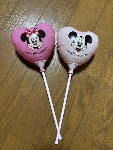 디즈니 손에 들고 있는 벌룬