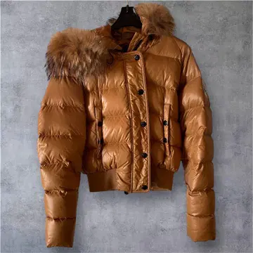 MONCLER 옅은 브라운 다운 자켓 후드 부착