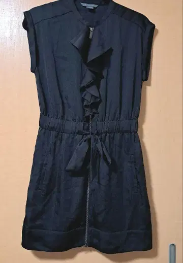 Armani Exchange 블랙 슬리브리스 미니 원피스 M
