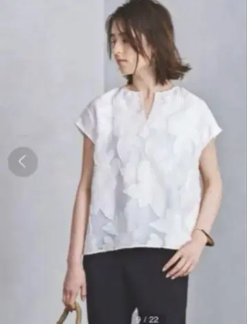 UNITED ARROWS UBCS 컷 자카드 슬릿 넥 블라우스