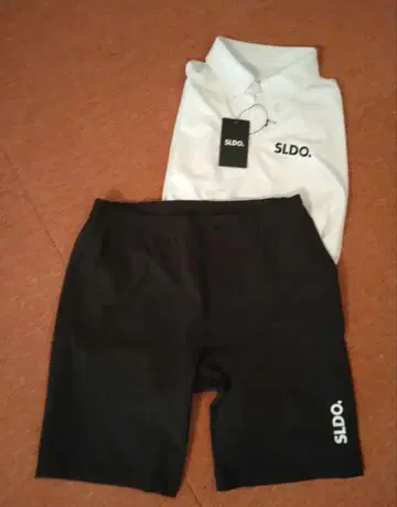 SLDO. 피케 셔츠와 숏팬츠 세트