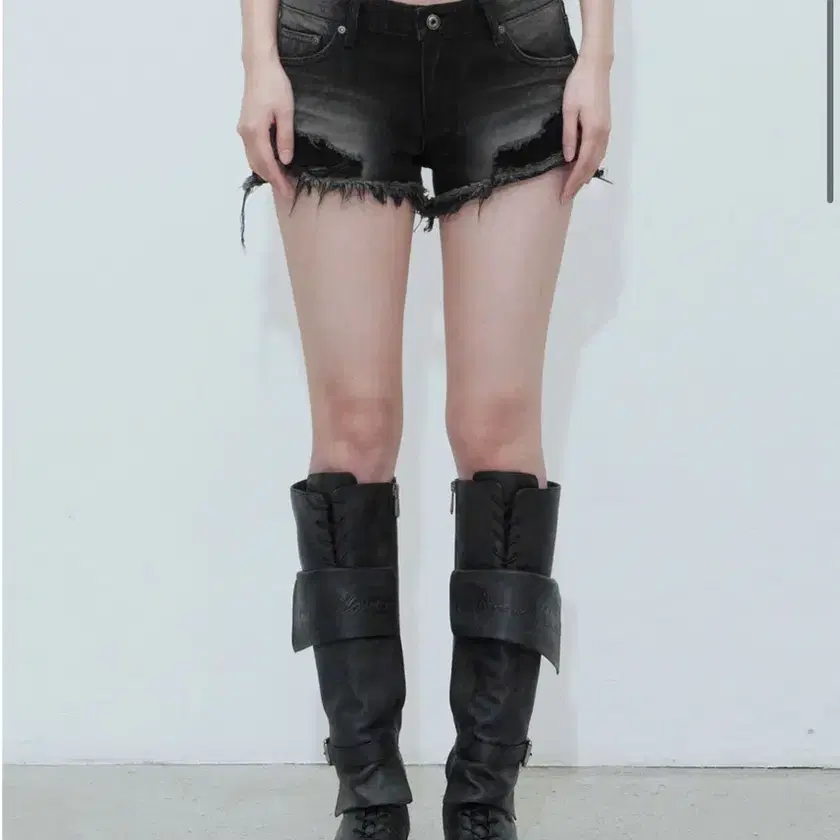 【BOHEMIAN SEOUL】DARKNESS LOW WAIST SHORTS BOHEMIAN SEOUL | 보헤미안서울 Bohem X Bohemian Seoul