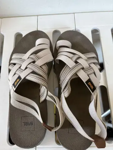 Teva 스포츠 샌들 베이지