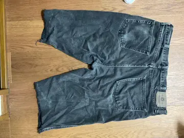 블랙 데미지 숏팬츠