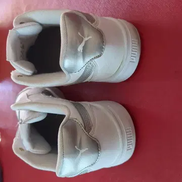 PUMA 스니커즈 화이트 실버 라인