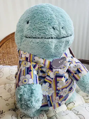 보라색 꽃무늬 진베이 상의 누오, 도오용