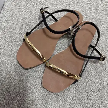 메탈 스네이크 샌들 새상품 38 어반 리서치