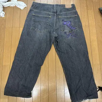 보라색 자수 디자인 다크 블루 데님 팬츠