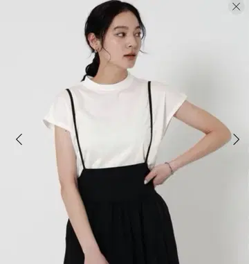 새상품 화이트 크루넥 프렌치 슬리브 티셔츠