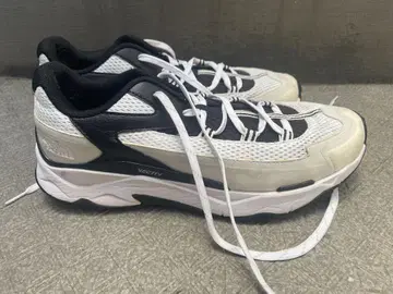 The North Face Velocity 화이트/블랙 스니커즈