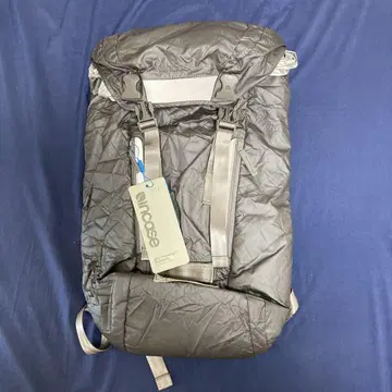 Incase Alloy Messenger Backpack 17인치