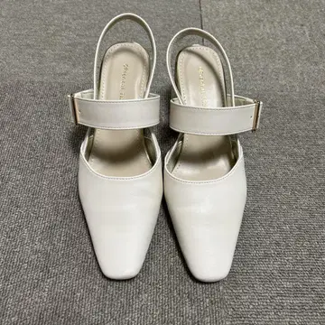 화이트 스틸레토 샌들