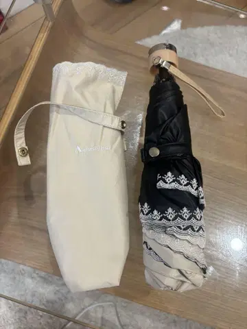 Aquascutum 레이스 장식 베이지 접이식 우산 우천 겸용