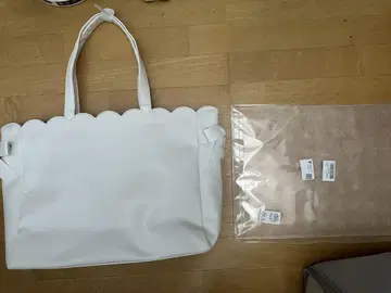 A3 스캘럽 리본 토트백 화이트
