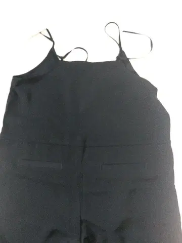 LEELUCH 블랙 살로펫 V넥 JUNE