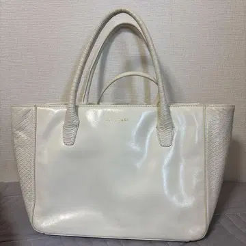 콜한 아이보리 가죽 토트백