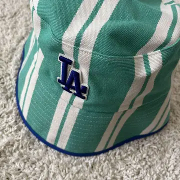 미사용 MLB LA 버킷 햇 그린과 화이트 스트라이프 58cm