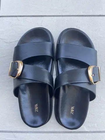 [온라인 완판] ZARA 버클 플랫 샌들 35(22.8cm) 사이즈