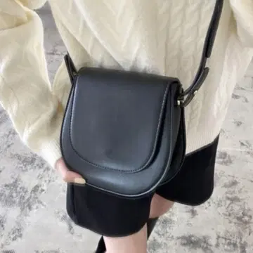 블랙 숄더백 NUGU