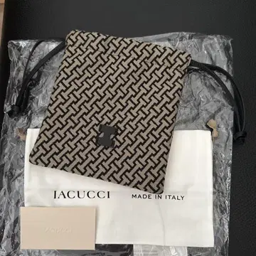 미사용 새상품 IACUCCI 모노그랑 파우치 JACQUARD/CERVO