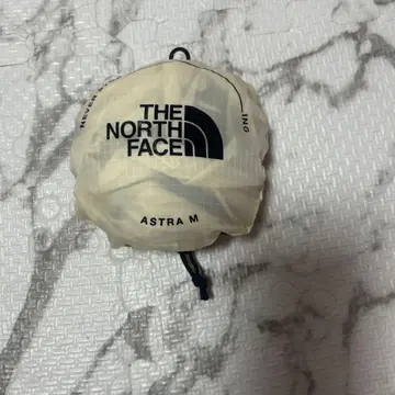 THE NORTH FACE 아스트라 M 에코백 8L 화이트/블랙