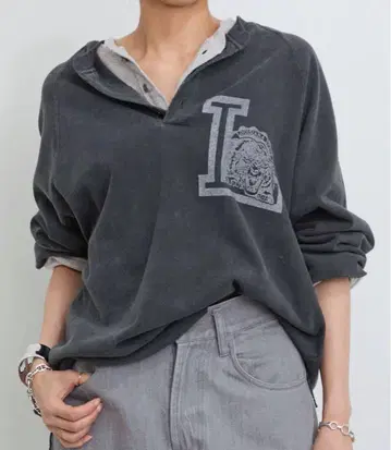 라빠르망 레미 레리프 HENLEY NECK PRINT TEE