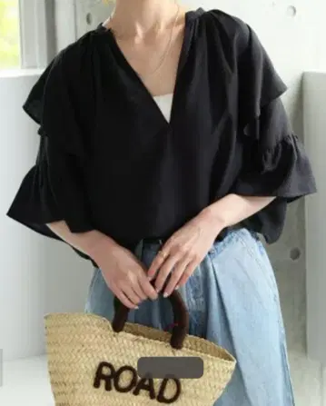 저널 스탠다드 소프트 크로스 프릴 슬리브 블라우스