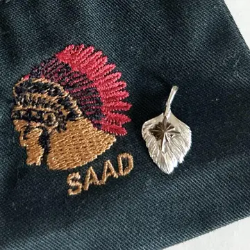 SAAD 목걸이 탑 페더 태양신