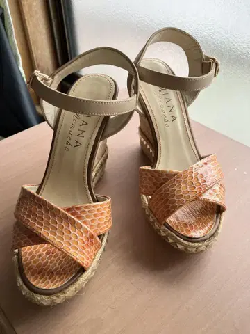 다이애나 웨지솔 샌들