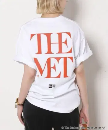 AP STUDIO THE MET BACK LOGO TEE