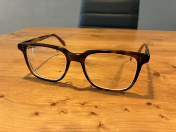 [ OLIVER PEOPLES ] 브라운 스퀘어 프레임 안경