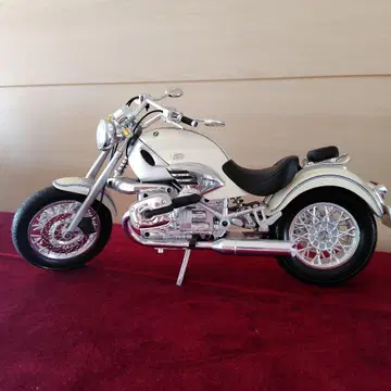 BMW R1200C 1/12 스케일 모델