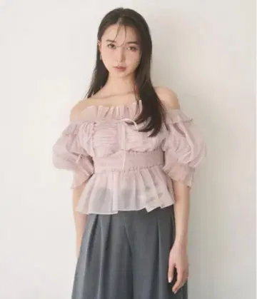 snidel 개더 프릴 오프숄더 블라우스