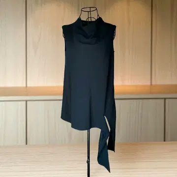 폭시 블라우스 리본 슬리브리스 트리아세테이트 블랙 40