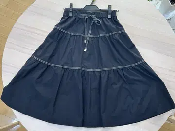 슈퍼 뷰티 플레어 스커트 무릎 기장 블랙 컬러 택 없음 미사용 새상품